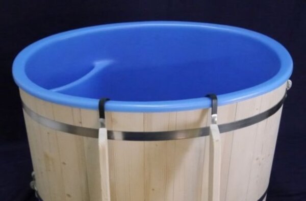 Tauchbecken mit Kunststoffeinsatz